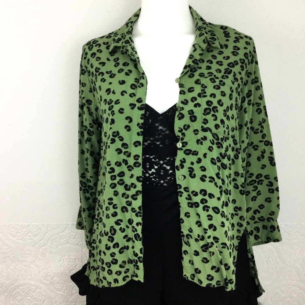 Velvet Heart green leopard print button down shirt